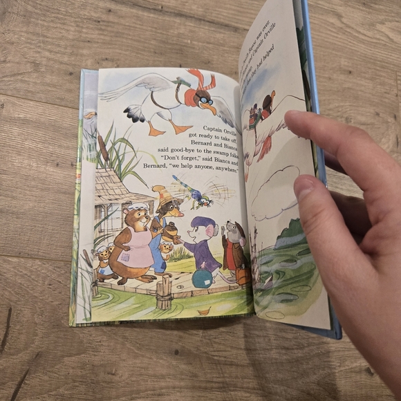 3/$15 Vintage Disney's Rescuers In Trouble in‎ Devil's Bayou Book Summer Reading - Picture 5 of 10